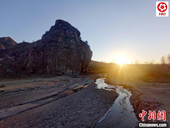 河北隆化发现一处清早期摩崖石刻附近村落有戏楼庙宇