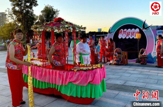 江苏扬州“非遗夜市”开市点亮城市“夜经济”